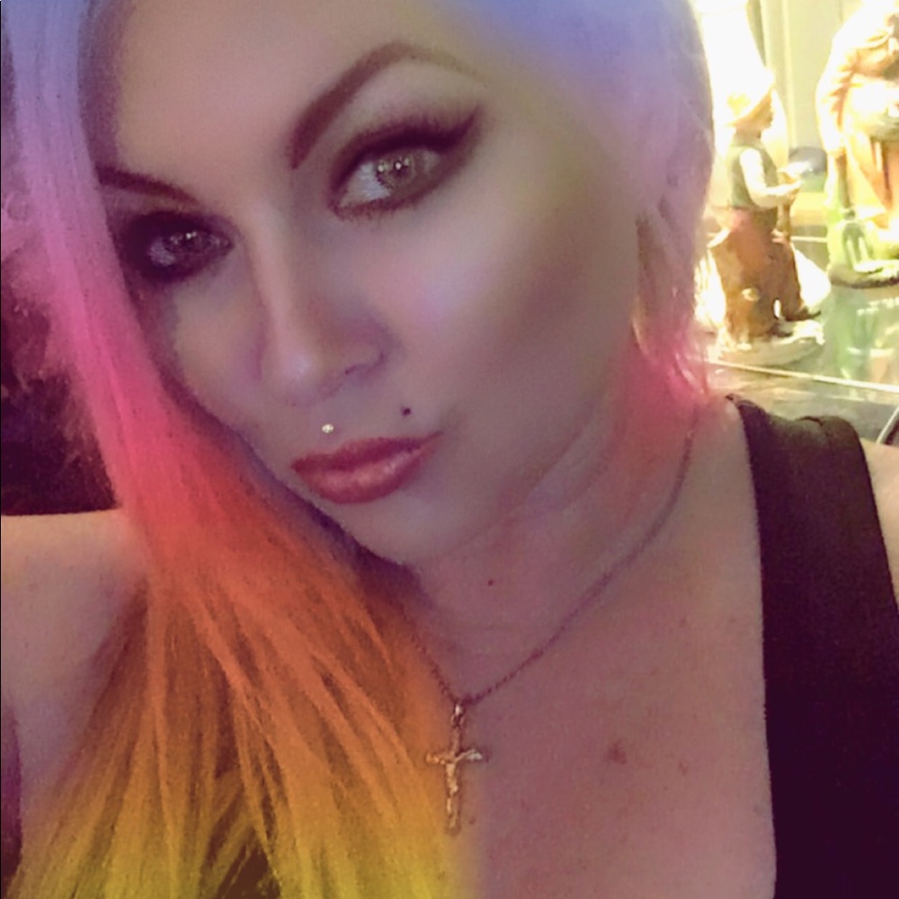 Meet your Posher, Michele - Picture 2 of 2